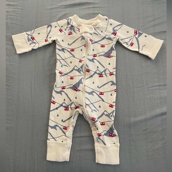 Bundle of 7 footies/sleepers 0-3mo (Hanna Andersson, Tea Collection, Carter’s) - Picture 5 of 10